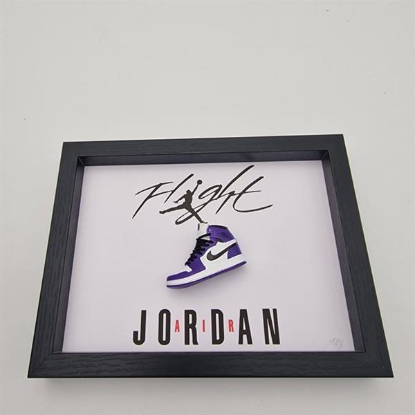 Grote foto lijst mini sneaker aj1 air jordan 1 court purple white ingelijst hout antiek en kunst curiosa en brocante