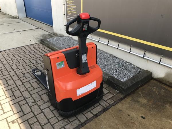 Grote foto vs 21654 elektrische compacte palletwagen bt lwe140 bj2016 doe het zelf en verbouw hefwerktuigen