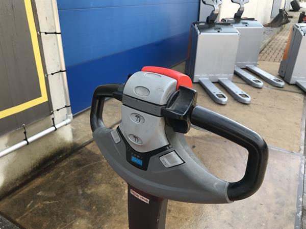 Grote foto vs 21654 elektrische compacte palletwagen bt lwe140 bj2016 doe het zelf en verbouw hefwerktuigen