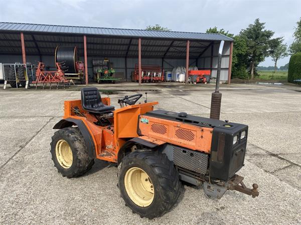 Grote foto holder c30 kniktractor hydrostaat agrarisch tractoren