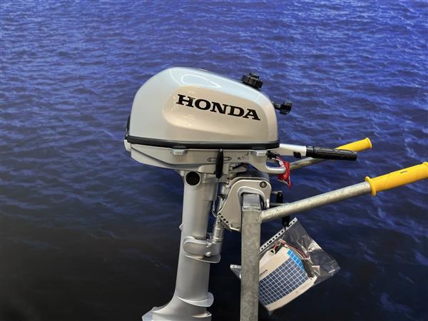 Grote foto honda 6 pk buitenboordmotor langstaart laadspoel watersport en boten buiten en binnenboordmotoren