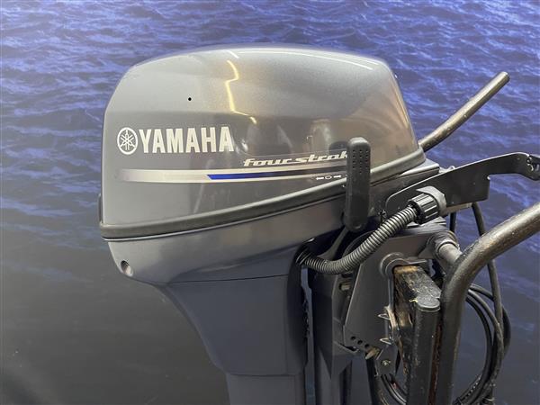 Grote foto yamaha 8 pk hightrust werkmotor langstaart watersport en boten buiten en binnenboordmotoren