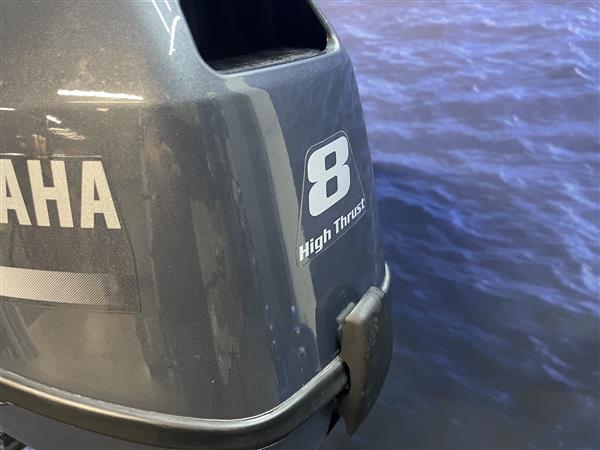 Grote foto yamaha 8 pk hightrust werkmotor langstaart elektrische start watersport en boten buiten en binnenboordmotoren