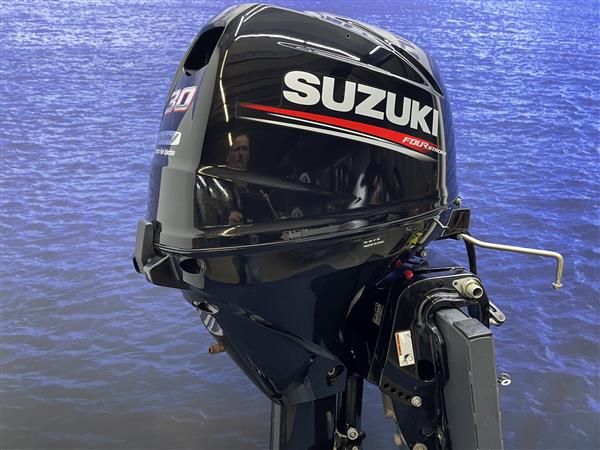 Grote foto suzuki 30 buitenboordmotor kortstaart elektrische start watersport en boten buiten en binnenboordmotoren