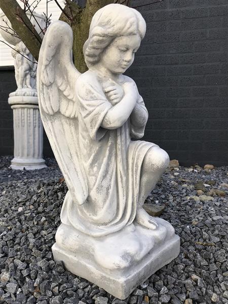 Grote foto beeld knielende engel 58 cm steen tuin en terras tuindecoratie