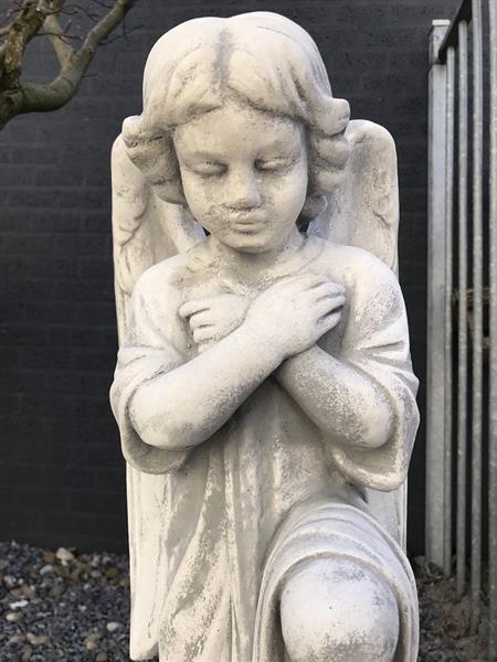 Grote foto beeld knielende engel 58 cm steen tuin en terras tuindecoratie