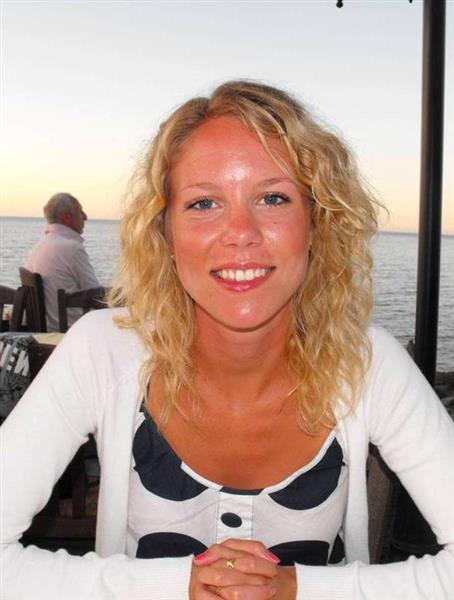 Grote foto gezellige man die contact wil contacten en berichten vrouw zoekt man