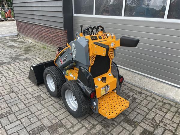 Grote foto giant gs900 skid schranklader minishovel nieuw agrarisch shovels