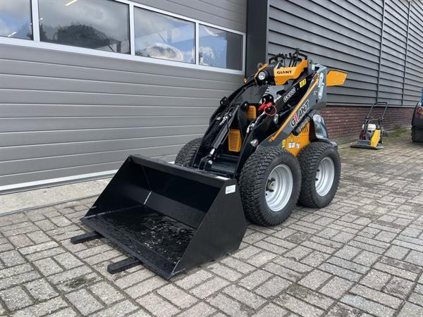 Grote foto giant gs900 skid schranklader minishovel nieuw agrarisch shovels