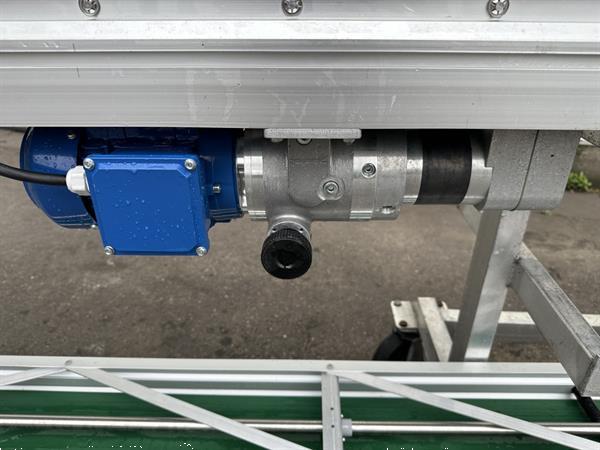 Grote foto akker plantentransportband 30 meter x 17 cm agrarisch tuinbouw
