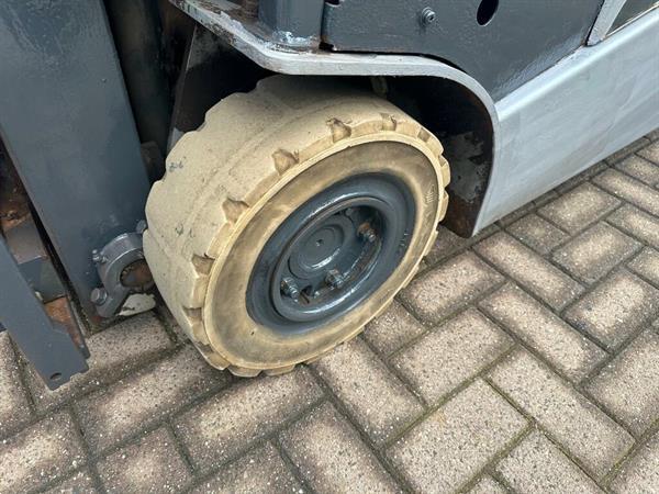 Grote foto vs 21748 elektrische triplex heftruck nissan freelift sideshift agrarisch heftrucks