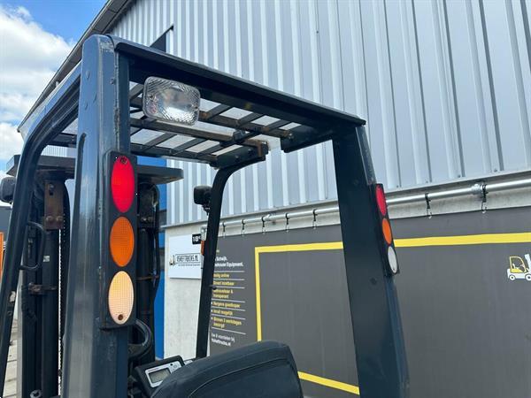 Grote foto vs 21748 elektrische triplex heftruck nissan freelift sideshift agrarisch heftrucks
