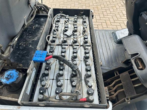 Grote foto vs 21748 elektrische triplex heftruck nissan freelift sideshift agrarisch heftrucks