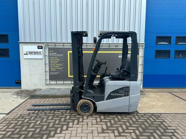 Grote foto vs 21748 elektrische triplex heftruck nissan freelift sideshift agrarisch heftrucks