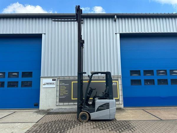 Grote foto vs 21748 elektrische triplex heftruck nissan freelift sideshift agrarisch heftrucks