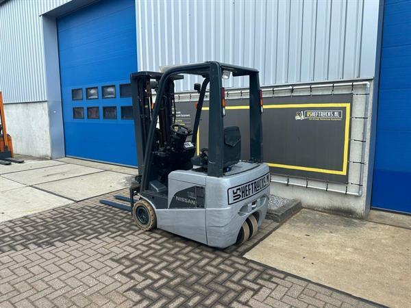 Grote foto vs 21748 elektrische triplex heftruck nissan freelift sideshift agrarisch heftrucks