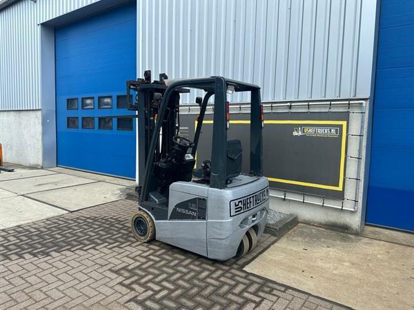 Grote foto vs 21748 elektrische triplex heftruck nissan freelift sideshift agrarisch heftrucks
