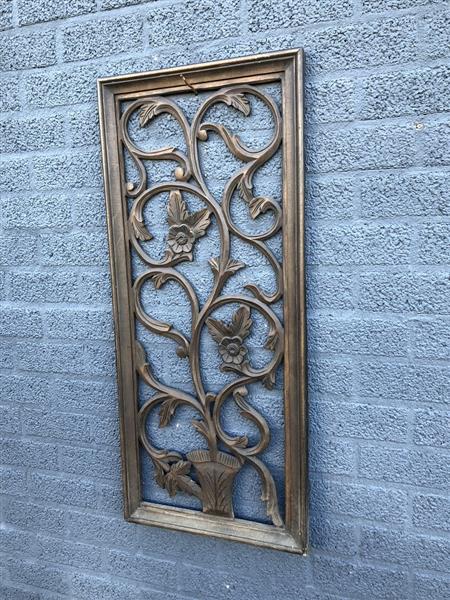 Grote foto prachtig antiek wandornament koloniaal hout gesneden plant bruin zwart s zeer fraai. tuin en terras tuindecoratie