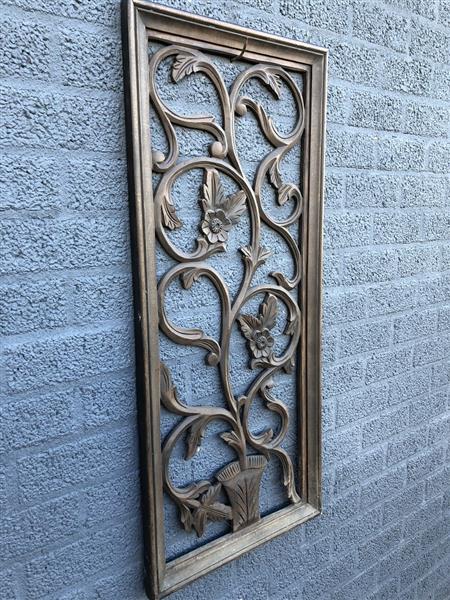 Grote foto prachtig antiek wandornament koloniaal hout gesneden plant bruin zwart s zeer fraai. tuin en terras tuindecoratie
