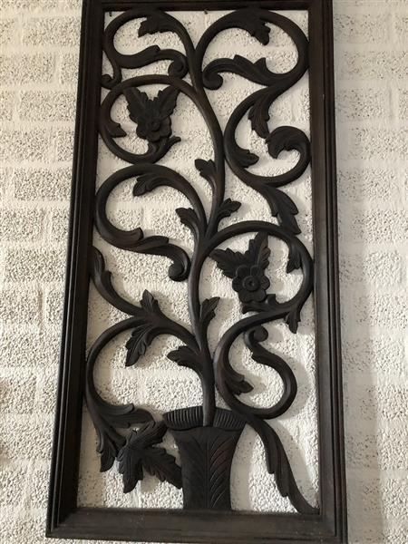 Grote foto prachtig antiek wandornament koloniaal hout gesneden plant bruin zwart s zeer fraai. tuin en terras tuindecoratie