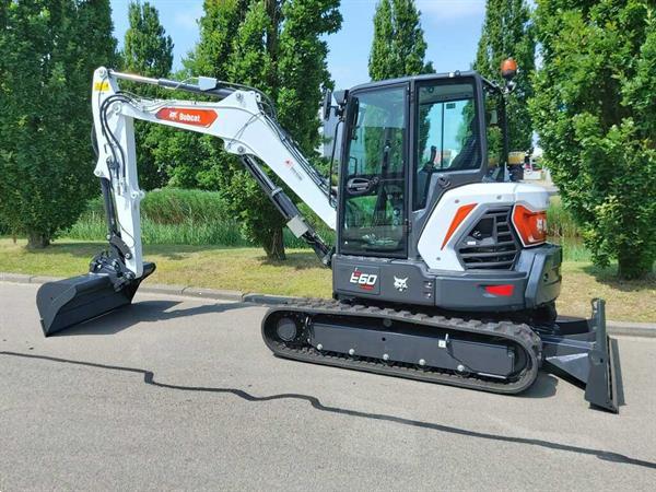 Grote foto bobcat e60 gratis hydraulische snelwissel en 2 bakken doe het zelf en verbouw kranen en graafmachines