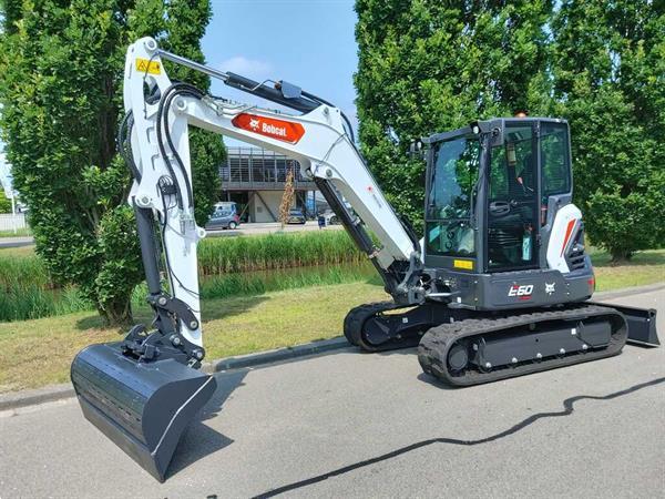 Grote foto bobcat e60 gratis hydraulische snelwissel en 2 bakken doe het zelf en verbouw kranen en graafmachines