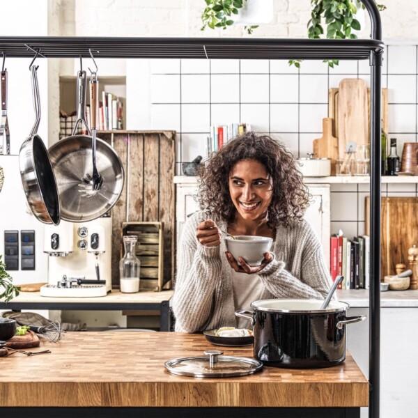 Grote foto kitchenaid steel core enamel kookpan 20 cm 3.7l black huis en inrichting kookgerei
