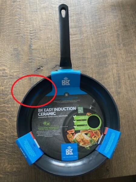 Grote foto bk easy induction ceramic koekenpan 28 cm pfas vrij krasjes bovenrand zie foto huis en inrichting kookgerei