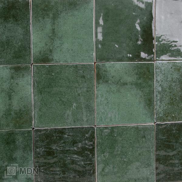 Grote foto handvorm tegels met schakering 10x10 zellige oscuro groen 1 08m doe het zelf en verbouw tegels