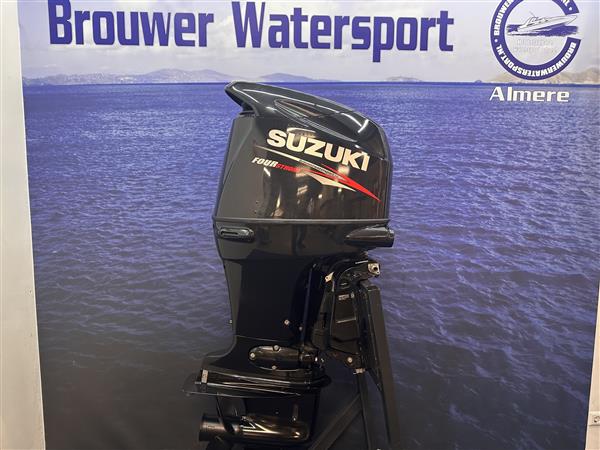 Grote foto suzuki 100 buitenboordmotor artnr 0094 jong gebruikte motor watersport en boten buiten en binnenboordmotoren