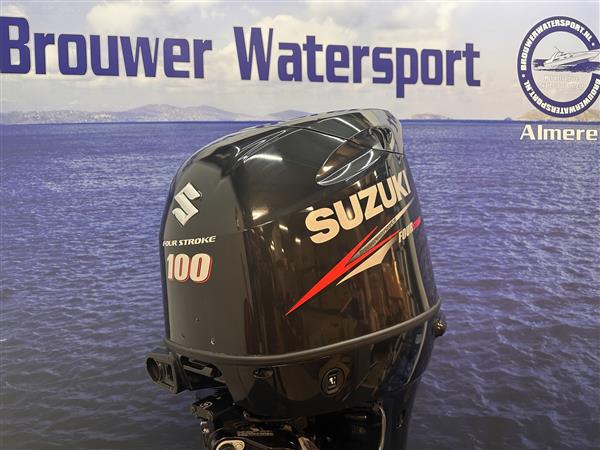 Grote foto suzuki 100 buitenboordmotor artnr 0094 jong gebruikte motor watersport en boten buiten en binnenboordmotoren