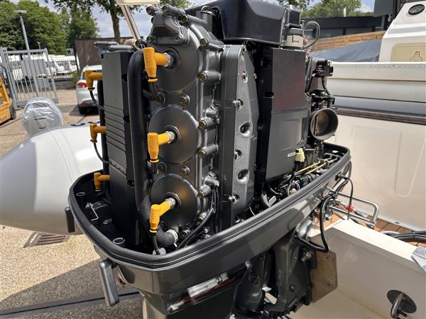 Grote foto suzuki 150 pk 2.7 l v6 paar keer gebruikt echt helemaal watersport en boten buiten en binnenboordmotoren