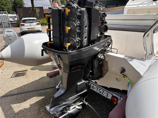 Grote foto suzuki 150 pk 2.7 l v6 paar keer gebruikt echt helemaal watersport en boten buiten en binnenboordmotoren