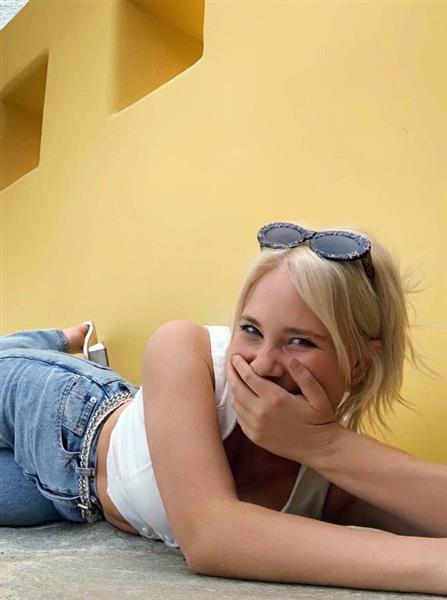 Grote foto blondine zoekt leuke gast contacten en berichten vrouw zoekt man