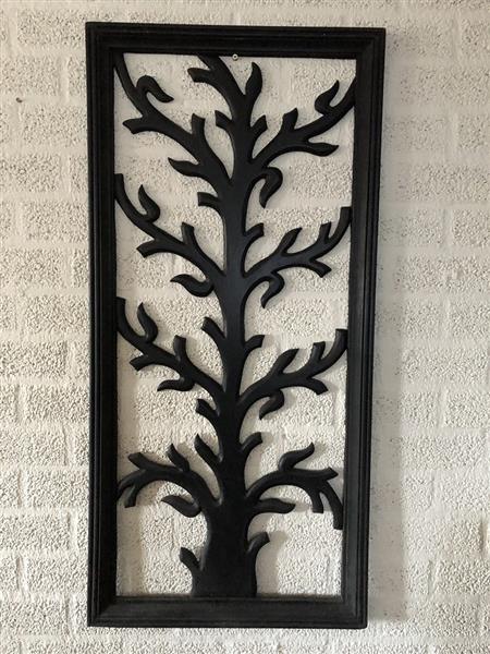 Grote foto prachtig wandornament koloniaal hout gesneden boom bruin zwart zeer fraai. tuin en terras tuindecoratie