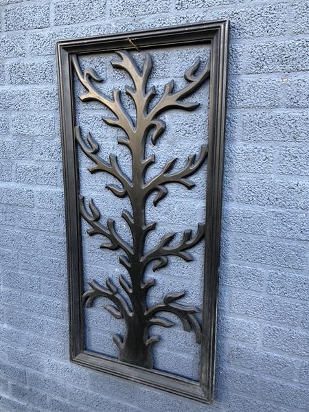 Grote foto prachtig wandornament koloniaal hout gesneden boom bruin zwart zeer fraai. tuin en terras tuindecoratie