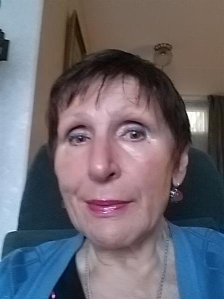 Grote foto vrouw 74 zoekt man voor vriendschaap en l relatie contacten en berichten vrouw zoekt man