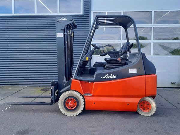 Grote foto linde e25 02 600 2 5ton mast 3f470 5355 uur. agrarisch heftrucks