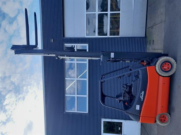 Grote foto linde e25 02 600 2 5ton mast 3f470 5355 uur. agrarisch heftrucks