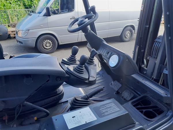 Grote foto linde e25 02 600 2 5ton mast 3f470 5355 uur. agrarisch heftrucks