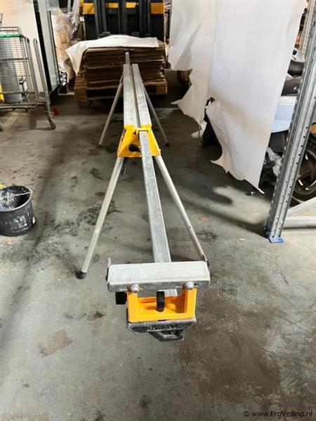 Grote foto online veiling dewalt de7033 xj onderstel voor afkort ve... doe het zelf en verbouw zaagmachines