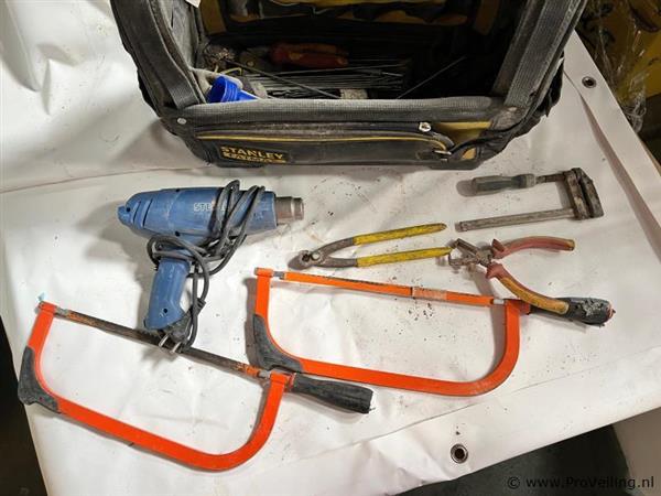 Grote foto online veiling gereedschapstas met o.a. zaag doe het zelf en verbouw gereedschappen en machines