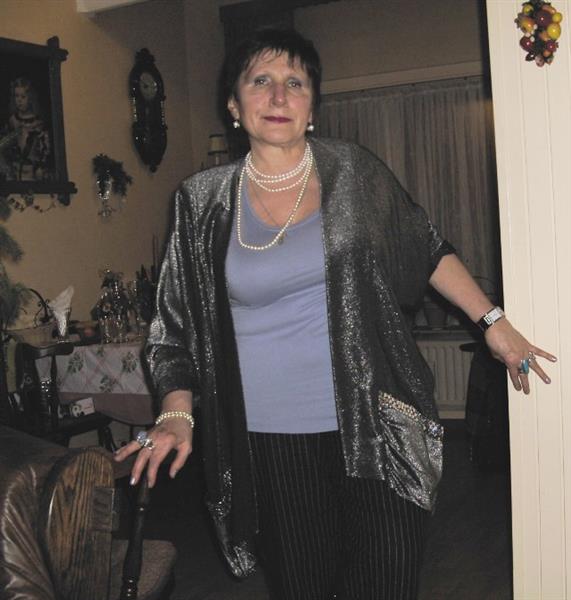 Grote foto vrouw 70 zoekt man voor reis naarmoskou 2025 jaar contacten en berichten reisgenoten