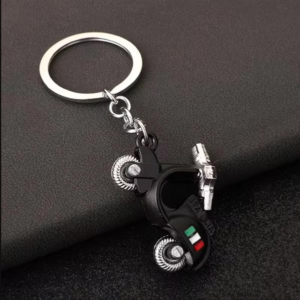 Grote foto sleutelhanger italiaanse zwarte scooter motoren kleding
