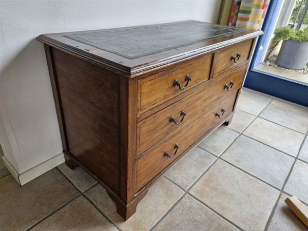 Grote foto lage kast met groen leer en ingelegde rand antiek en kunst kasten