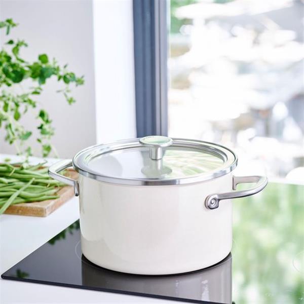 Grote foto kitchenaid steel core enamel kookpan 20cm 3 7l amandelwit inductie pfas vrij huis en inrichting kookgerei