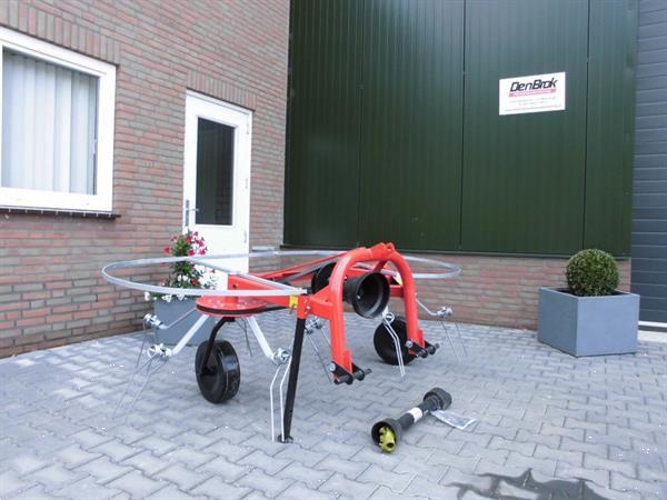 Grote foto jar met hooischudder 2.70 mtr agrarisch harken
