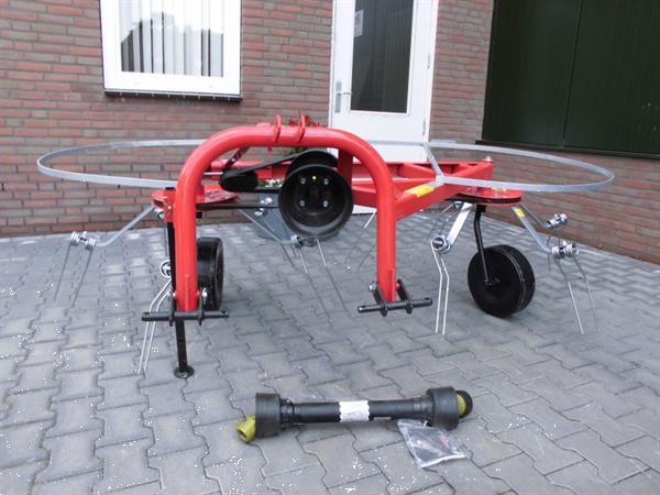 Grote foto jar met hooischudder 2.70 mtr agrarisch harken