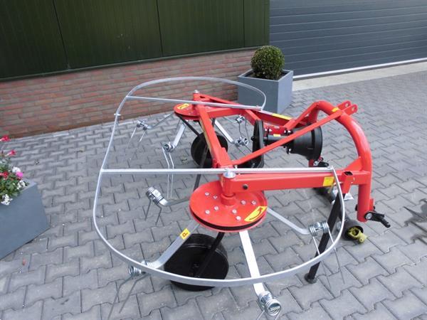 Grote foto jar met hooischudder 2.70 mtr agrarisch harken