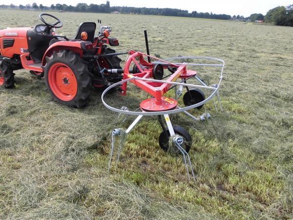 Grote foto jar met hooischudder 2.70 mtr agrarisch harken